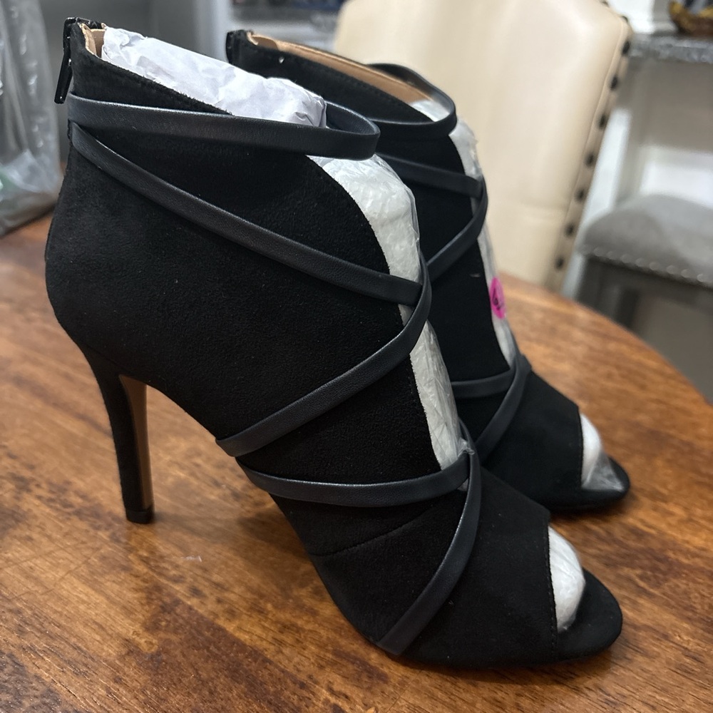 Journee Collection Black Strappy Heels